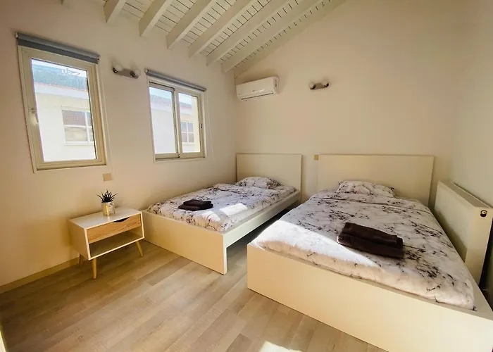 Вилла Gaia - 4 Bedroom House In *