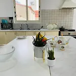 Gaia - 4 Bedroom House In Villa Lárnaca