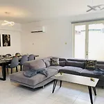 Villa Gaia - 4 Bedroom House In *