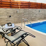 Gaia - 4 Bedroom House In