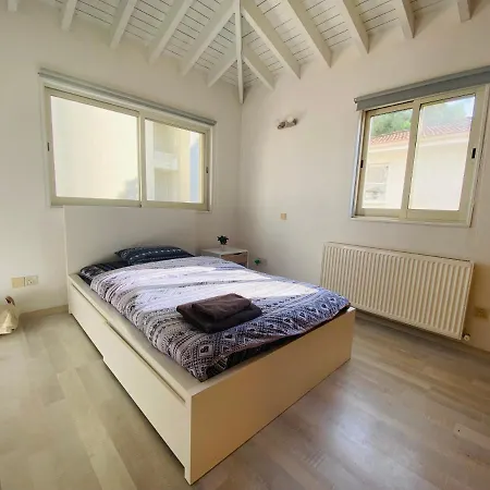 Gaia - 4 Bedroom House In Willa Larnaca