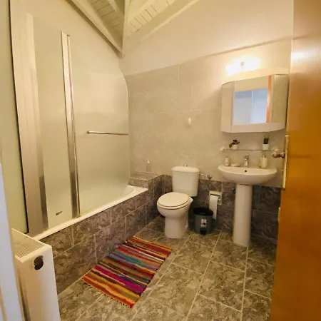 Gaia - 4 Bedroom House In * 라르나카