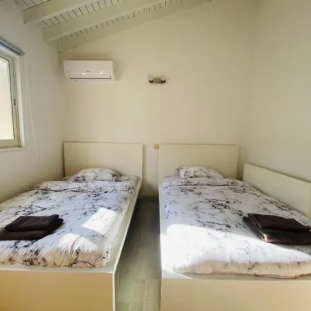 Gaia - 4 Bedroom House In * ラルナカ