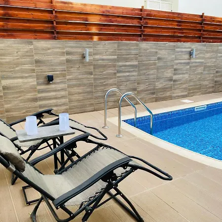 Gaia - 4 Bedroom House In