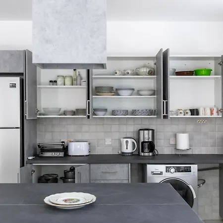 Villa Gaia - 4 Bedroom House In Larnaca