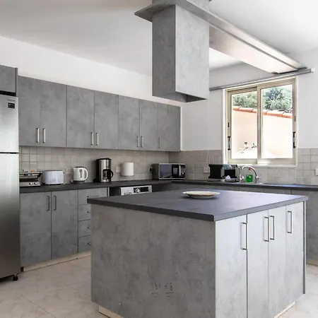 Gaia - 4 Bedroom House In Larnaca