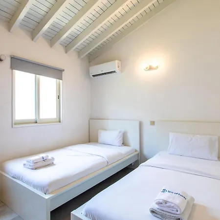 Gaia - 4 Bedroom House In * Larnaca