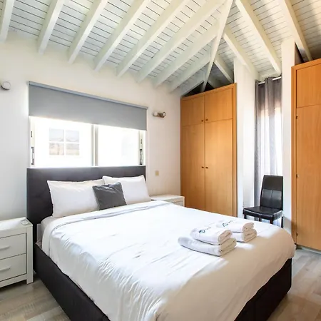 Gaia - 4 Bedroom House In Larnaca