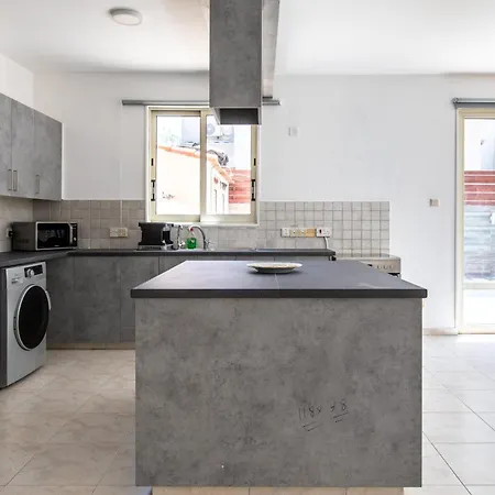 Gaia - 4 Bedroom House In * Larnaca