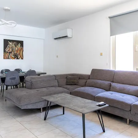 Gaia - 4 Bedroom House In