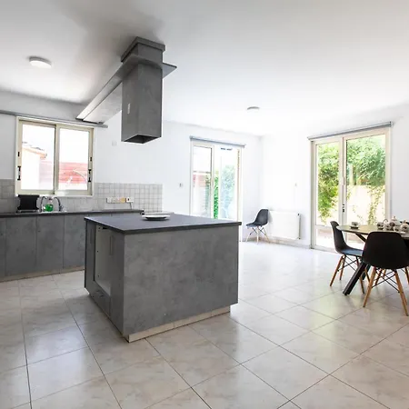 Villa Gaia - 4 Bedroom House In