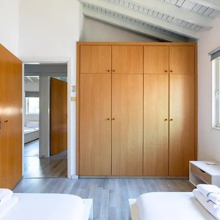 Villa Gaia - 4 Bedroom House In