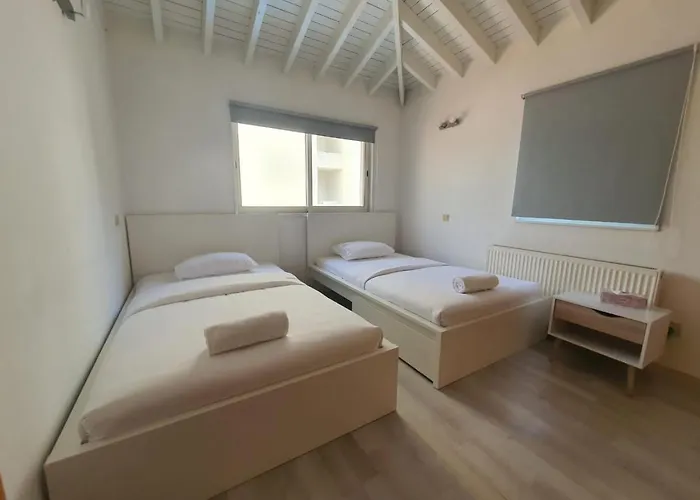 Villa Gaia - 4 Bedroom House In Larnaca