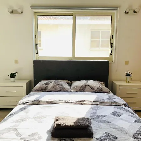 Вілла Gaia - 4 Bedroom House In Ларнака